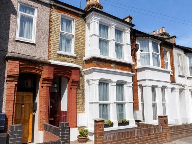 House for sale in Freezywater, Greater London