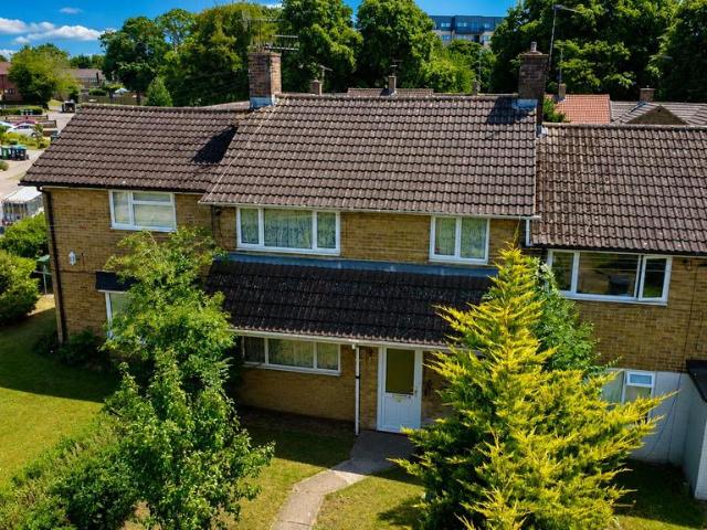 House for sale in Bennetts End, Pouchen End