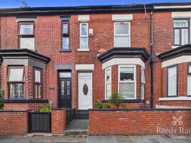 House for sale in Abbey Hey, Manchester
