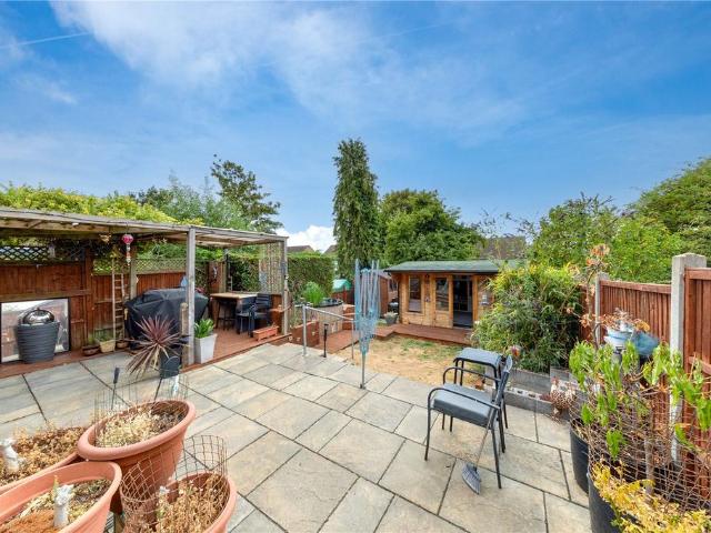 House for sale in Spring Park, Luton