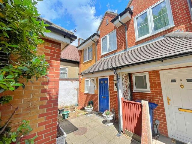 House for sale in London Borough of Ealing, Greenford