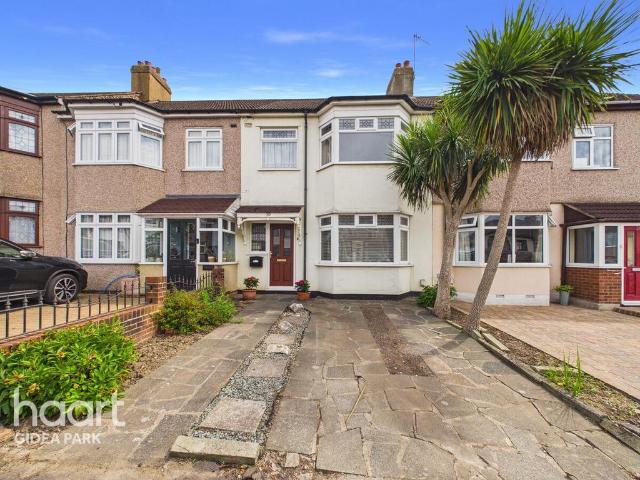 House for sale in Hornchurch, Greater London