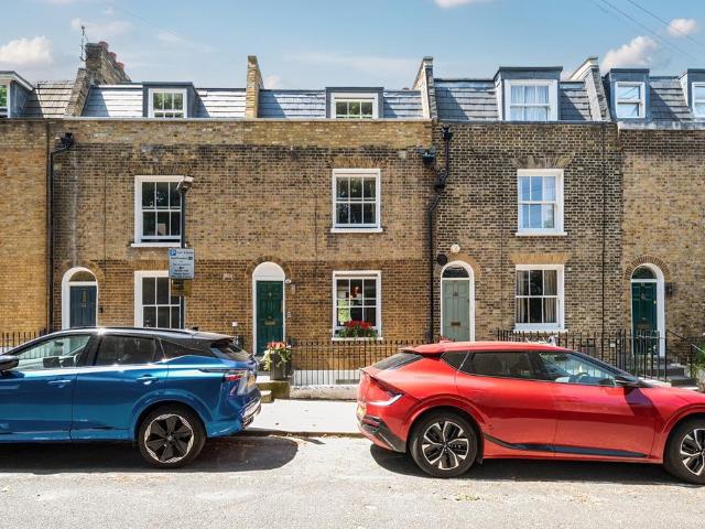 House for sale in East Greenwich, Greater London