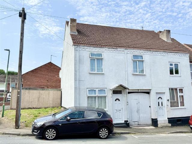 House for sale in Cradley, West Midlands