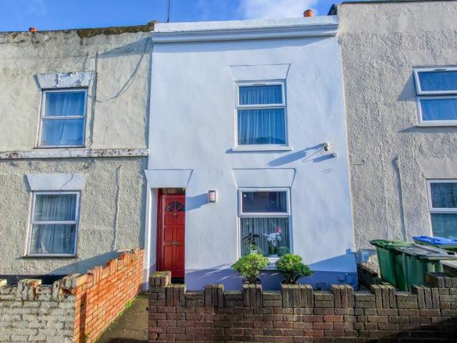 House for sale in Glyndon, Greater London