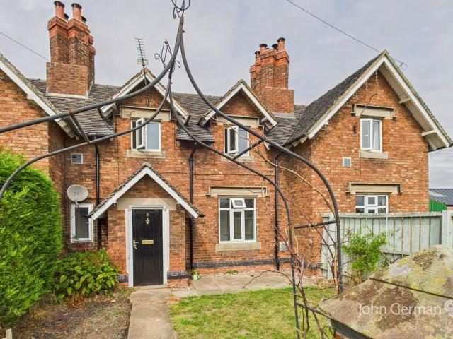 House for sale in Froggatt, East Midlands