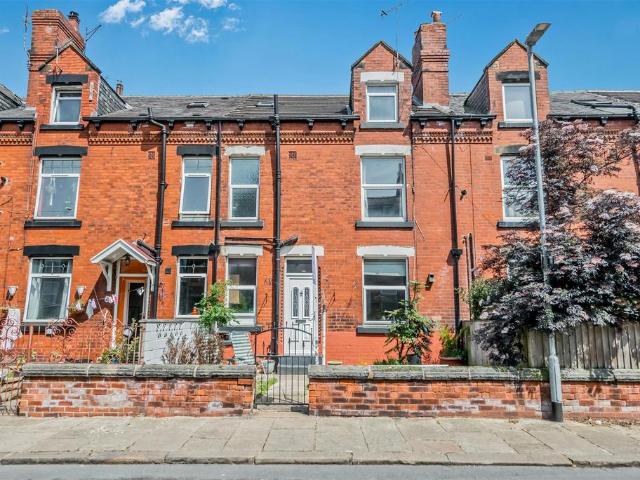 House for sale in Armley, West Yorkshire