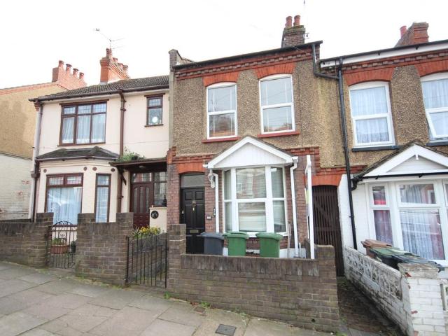 House for sale in Spring Park, Luton