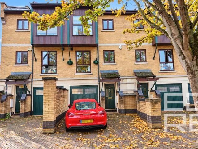 House for sale in Custom House, Greater London