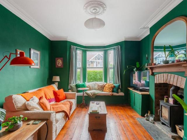 House for sale in Kingswood