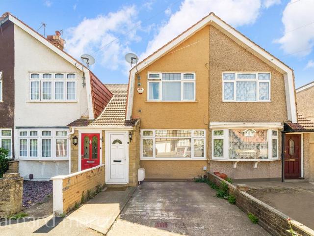 House for sale in London Borough of Hounslow, Feltham