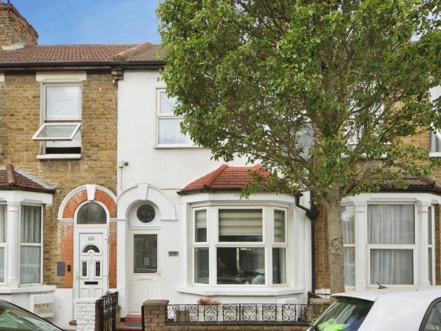 House for sale in Upper Edmonton, Greater London