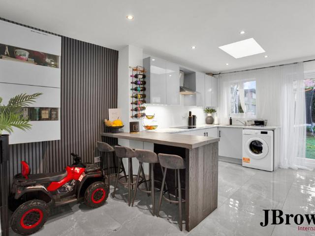 House for sale in Burnt Oak, Greater London
