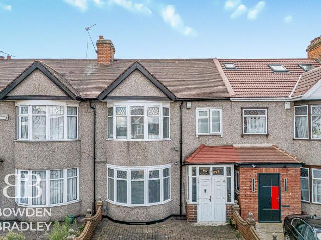 House for sale in Gants Hill, Greater London
