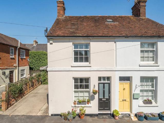 House for sale in Fole, Surrey