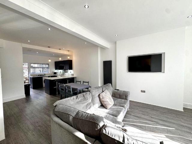 House for sale in Troed-y-rhiw