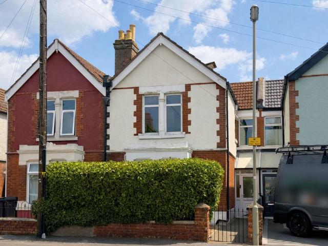 House for sale in Middlecroft, Hampshire
