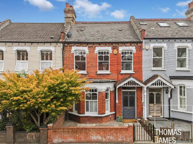 House for sale in Winchmore Hill, Palmers Green