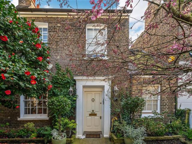 House for sale in Brompton, Greater London