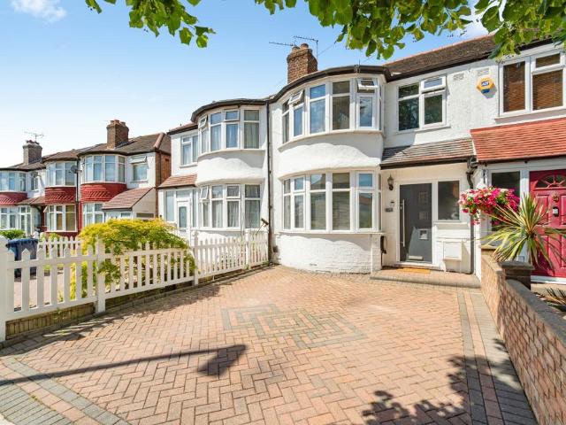 House for sale in London Borough of Ealing, Perivale
