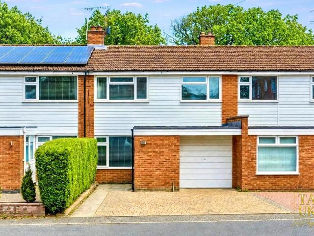 House for sale in How Wood, St Albans
