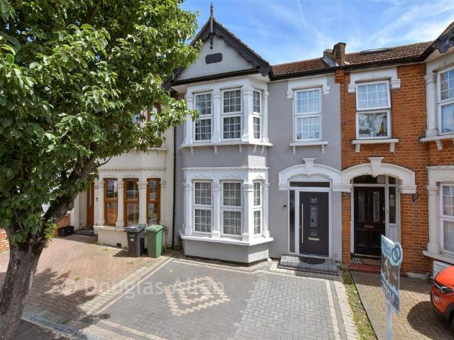 House for sale in Seven Kings, Greater London