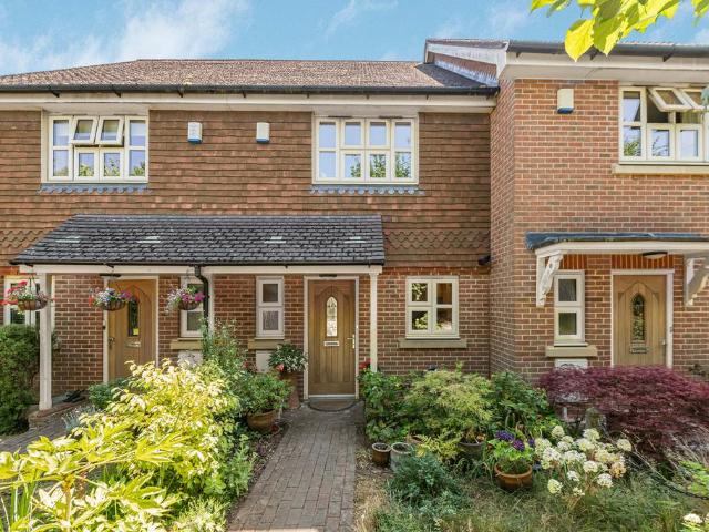 House for sale in Hillview, Surrey