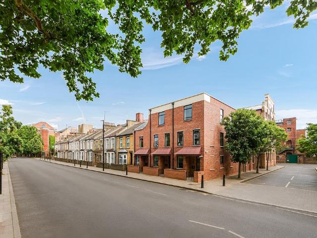 House for sale in Bromley-by-Bow, Poplar Grove