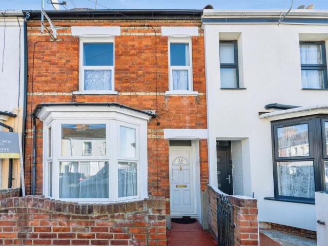 House for sale in Queens Park, Bedford