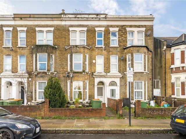 Flat for sale in Maryland, Greater London