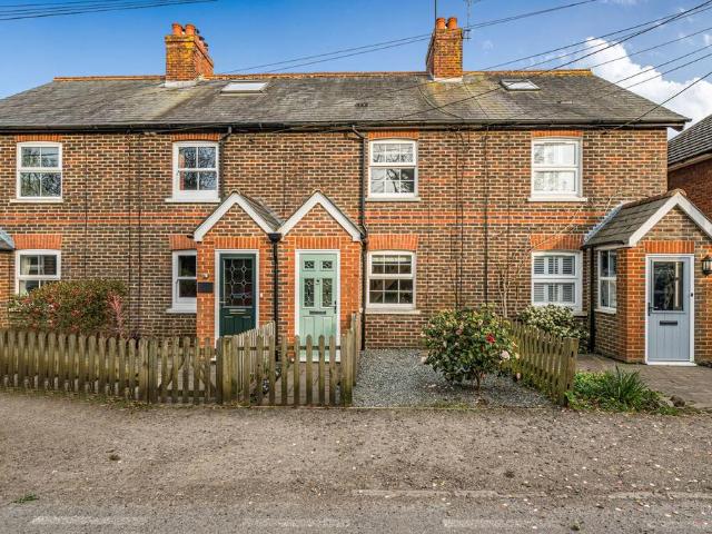 House for sale in Hillview, Surrey