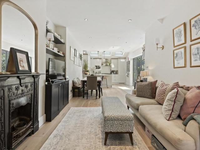 House for sale in Earlsfield, Greater London