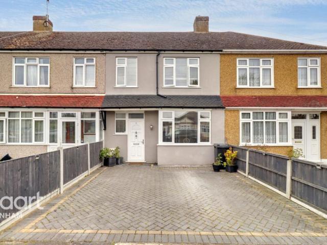 House for sale in Rainham, Greater London