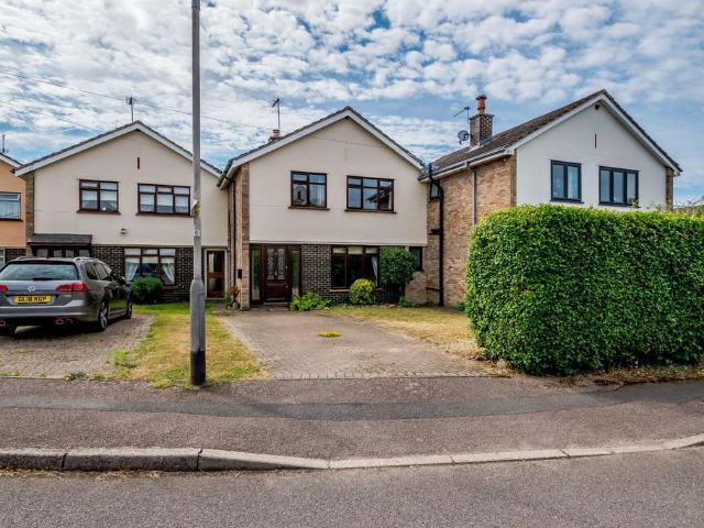 House for sale in Batchworth, Hertfordshire