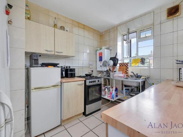 House for sale in Bromley-by-Bow, Bow