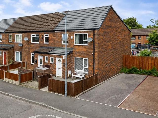 House for sale in Firgrove, Burnedge