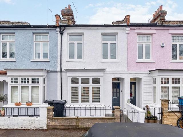 House for sale in London Borough of Hounslow, Strand