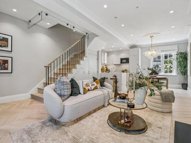 House for sale in Brompton, Greater London