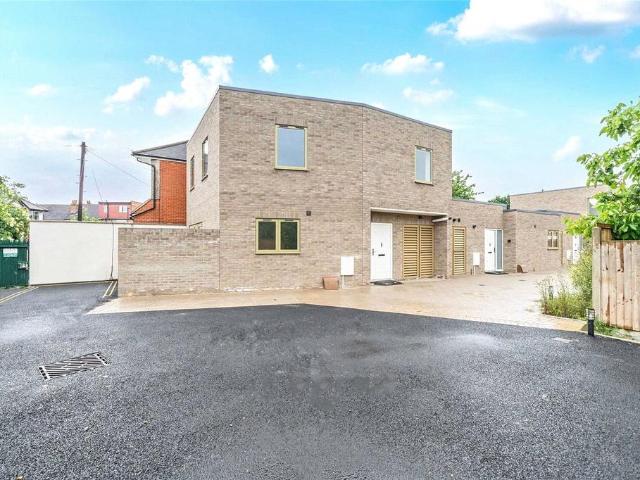 House for sale in Bowes, Greater London