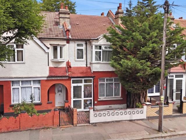 House for sale in Chapel End, Highams Park