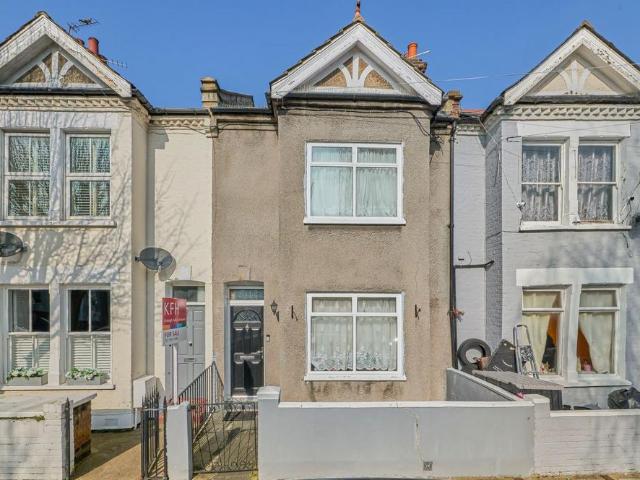 House for sale in Earlsfield, Greater London