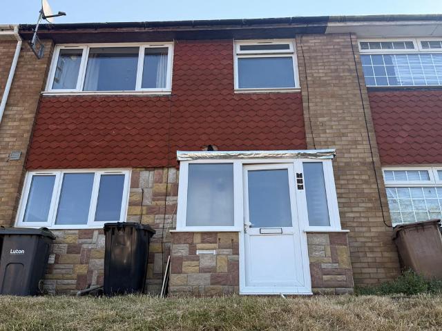 House for sale in Spring Park, Luton