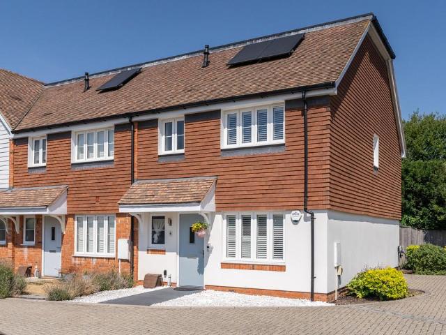 House for sale in Pachesham Park, Surrey