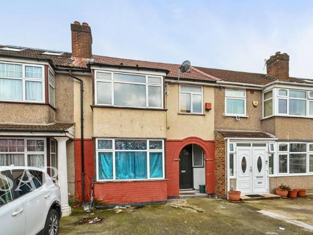 House for sale in London Borough of Ealing, Greenford