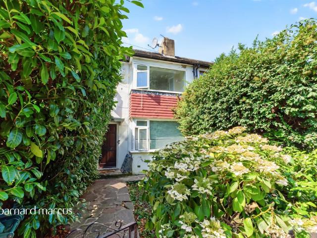 House for sale in Colney Hatch, Greater London