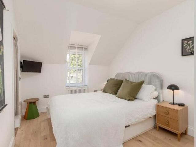 Cottage for sale in Trinity, Scotland