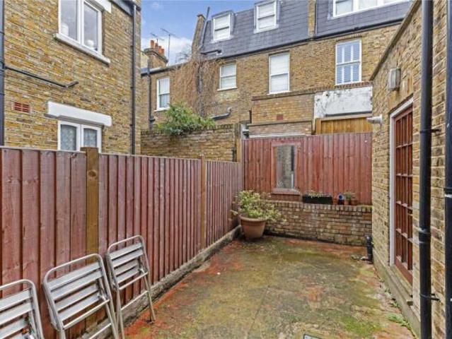 Cottage for sale in Cat Hill