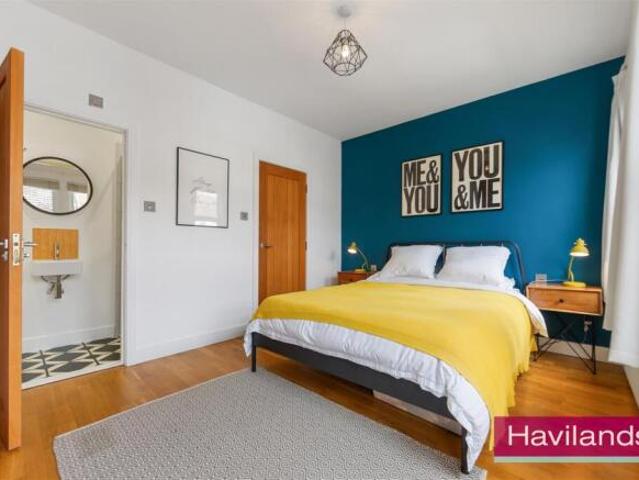 Cottage for sale in Enfield, Greater London