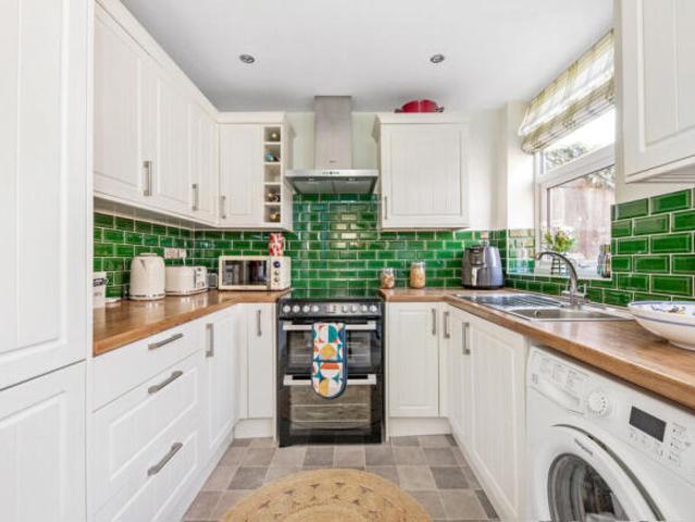 Cottage for sale in Cat Hill