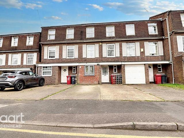 Terraced House for sale in Slough